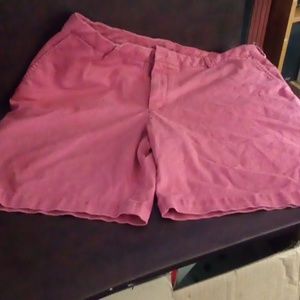 Men's casual shorts brand Izod saltwater stretch size 42 waist 9.5 inseam